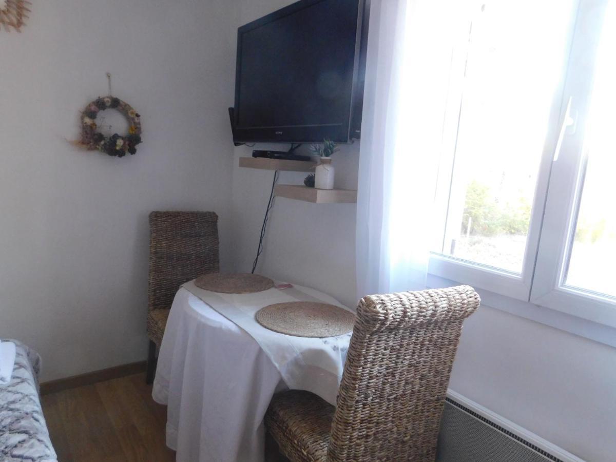 Chez Marie Bed & Breakfast เรกูส ภายนอก รูปภาพ