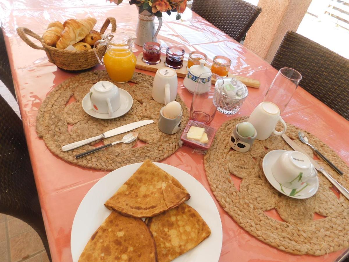 Chez Marie Bed & Breakfast เรกูส ภายนอก รูปภาพ